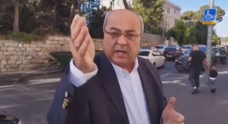  شرطية عربية توجه كلمات نابية للنائب الطيبي